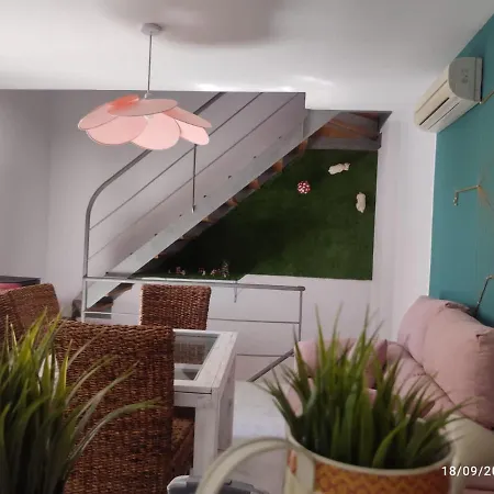 Encanto. Céntrico Tríplex Cerca De La Corredera Y Casco Antiguo. Apartamento